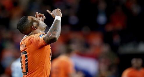 اتفقا على الشروط الشخصية.. سكاي: ديباي يوافق على الانتقال إلى برشلونة